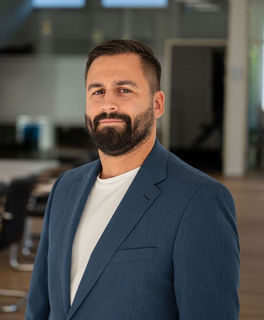 Marlon Marques, Steuerberater und Geschäftsführer, in den Räumen der Kanzlei